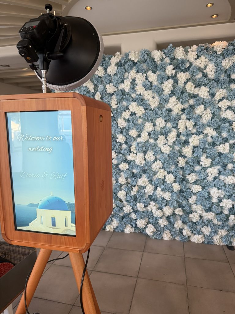 Vintage booth in Pyrgos, Santorini